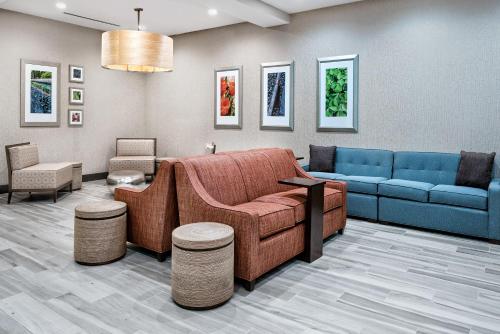 Hilton Garden Inn San Marcos - image 2