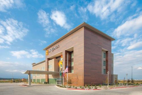 La Quinta by Wyndham San Marcos Outlet Mall - image 5