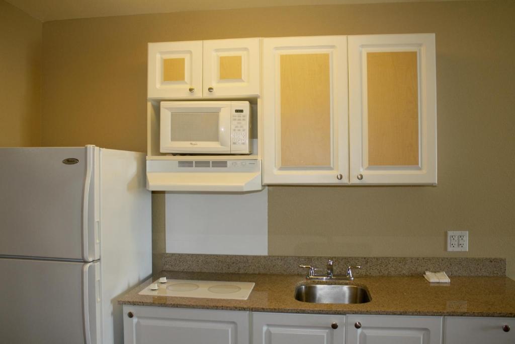 Extended Stay America Suites - San Rafael - Francisco Blvd East - image 4