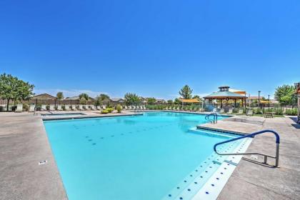 Modern San Tan Valley Family Home with Community Pool - image 11