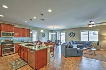 Modern San Tan Valley Family Home with Community Pool - image 4