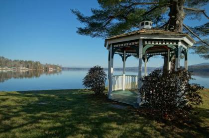 Lake House at Ferry Point - image 4