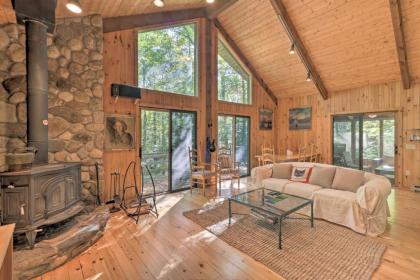 Cabin with 3 Acres tennis and BBall Courts by 4 Ski mtns Sandisfield