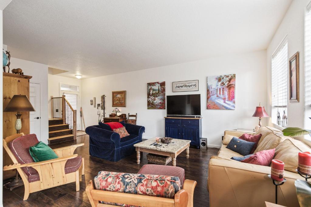 Beautifully Updated Sandpoint Townhome - image 3