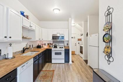 Beautifully Updated Sandpoint Townhome - image 7