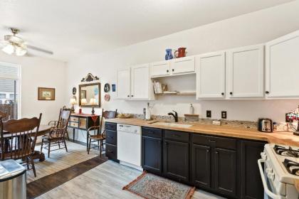 Beautifully Updated Sandpoint Townhome - image 9