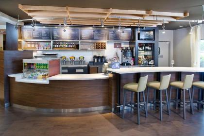 Courtyard by Marriott Richmond Airport - image 9