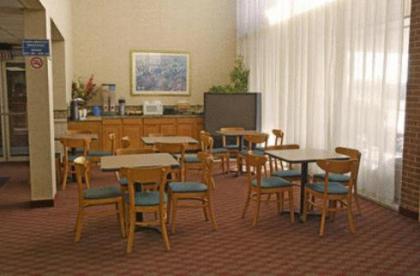 Express Airport Inn - image 10