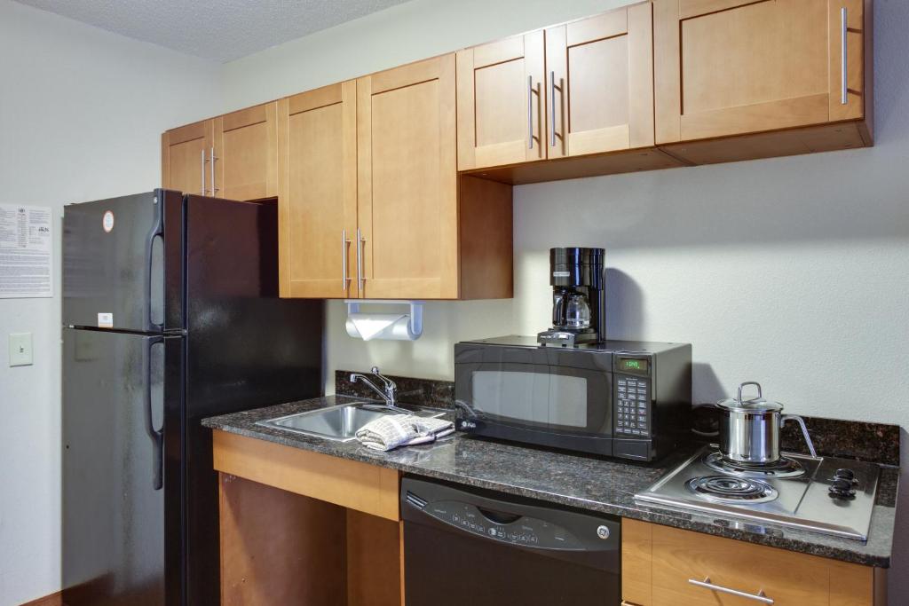 Candlewood Suites Richmond Airport an IHG Hotel - image 2