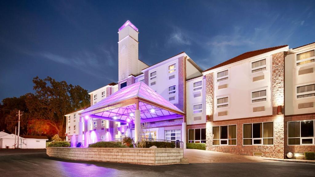 Best Western Plus Sandusky Hotel & Suites - main image