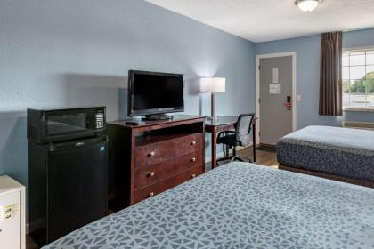 Econo Lodge Inn & Suites South Sandusky - image 7