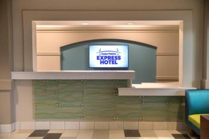 Cedar Point's Express Hotel - image 12