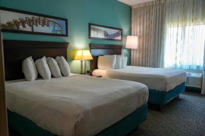 Cedar Point's Express Hotel - image 7