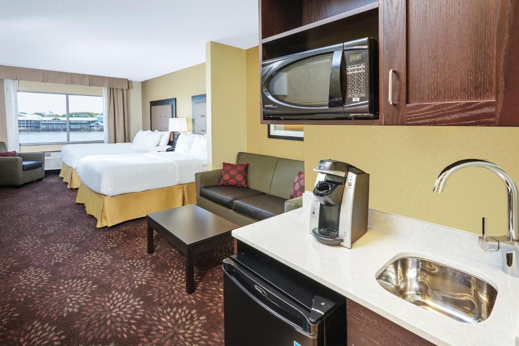 Holiday Inn Express & Suites Sandusky an IHG Hotel - image 3