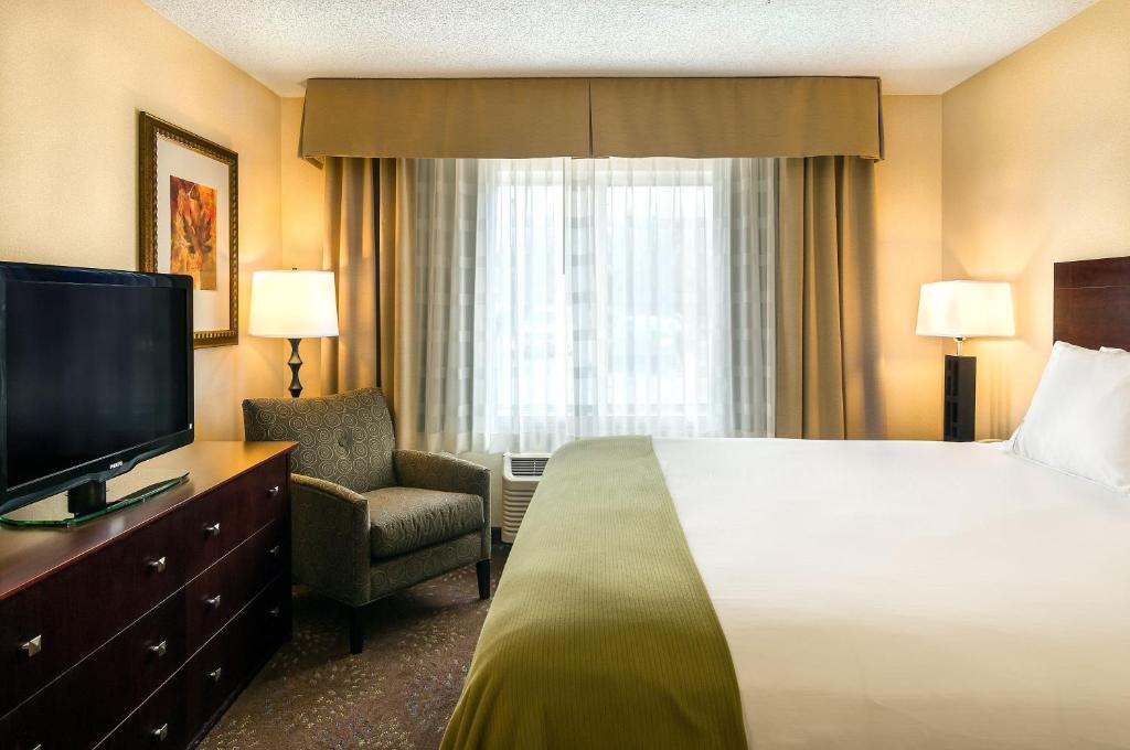 Holiday Inn Express Hotel & Suites Sandy - South Salt Lake City - image 2