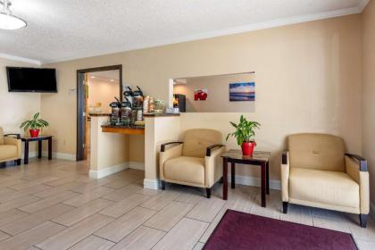 Quality Inn - image 11