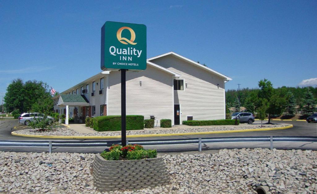 Quality Inn - image 2