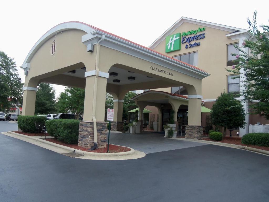 Holiday Inn Express Hotel & Suites Sanford an IHG Hotel - main image