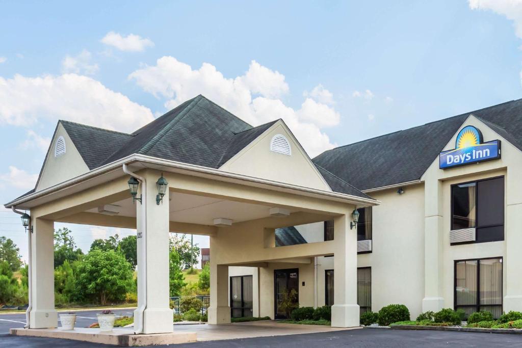 Days Inn by Wyndham Sanford - main image