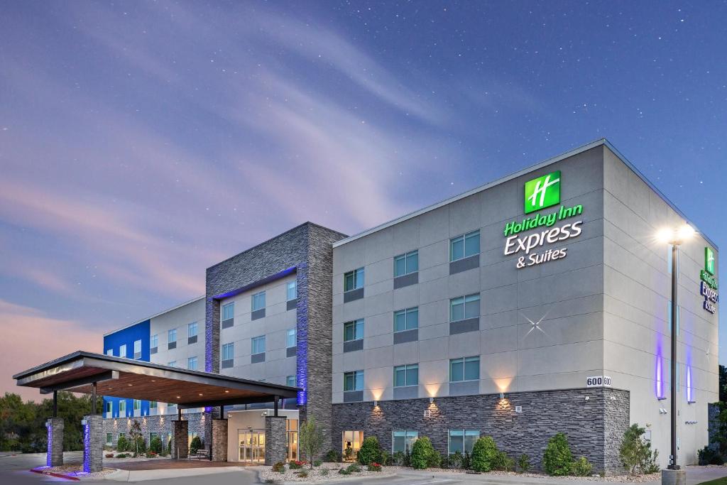 Holiday Inn Express & Suites - Denton - Sanger an IHG Hotel - main image