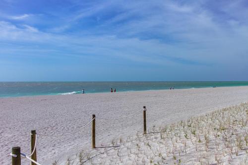 Sea Dreams- Captiva Shores 8A - image 5