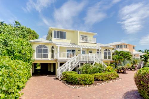 Ark-Captiva Beach Villas - main image