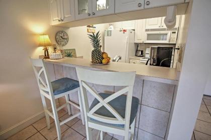 Sanibel Island Studio with Pool Access Walk to Beach - image 10