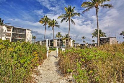 Sanibel Island Studio with Pool Access Walk to Beach - image 12