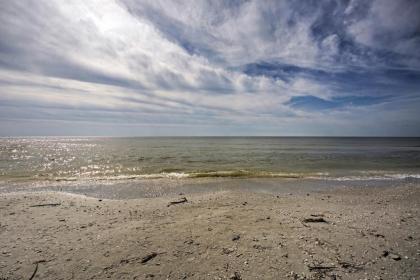 Sanibel Island Studio with Pool Access Walk to Beach - image 15