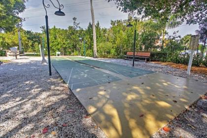 Sanibel Island Studio with Pool Access Walk to Beach - image 17