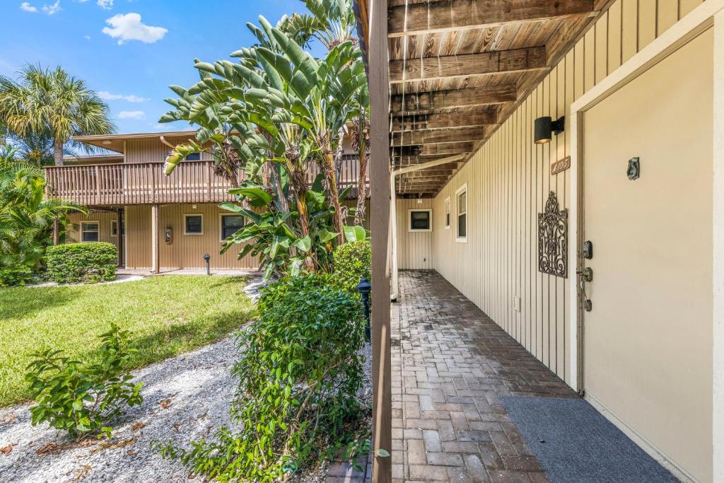 Quiet resort condo on Sanibel's secluded west end - Blind Pass A105 - main image