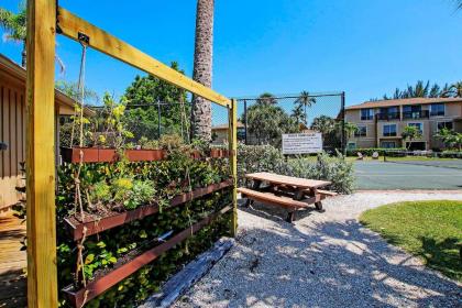 Peaceful spacious resort condo near Bowman's Beach - Blind Pass C208 - image 13