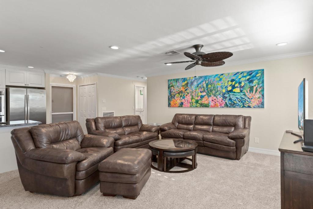 Beach resort condo on Sanibel's secluded west end - Blind Pass C210 - main image