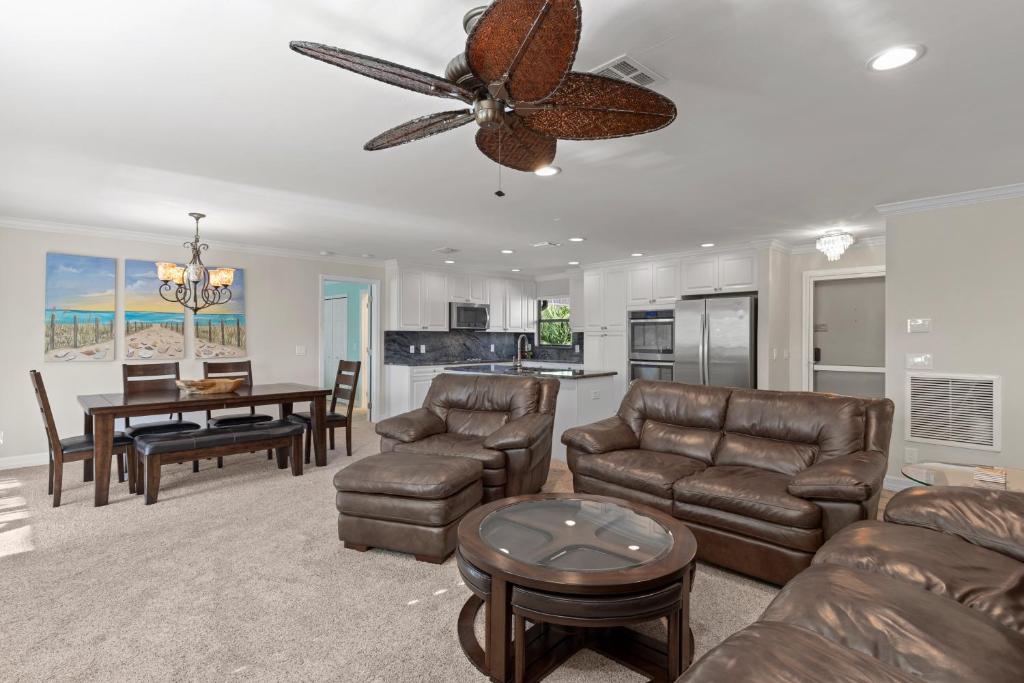 Beach resort condo on Sanibel's secluded west end - Blind Pass C210 - image 2