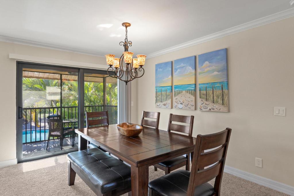 Beach resort condo on Sanibel's secluded west end - Blind Pass C210 - image 5