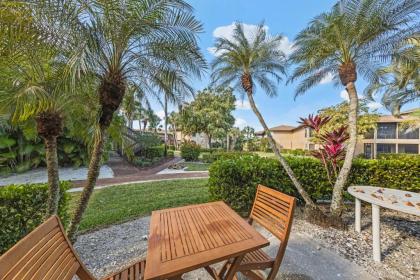 Quiet resort condo surrounded by tropical vegetation - Blind Pass E102 - image 10