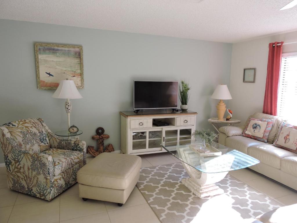 Family style resort condo on Sanibels quiet west end - Blind Pass E108 - main image