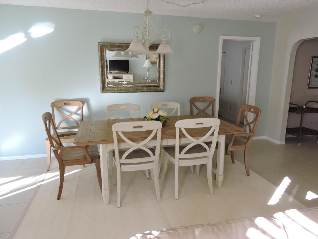 Family style resort condo on Sanibels quiet west end - Blind Pass E108 - image 2