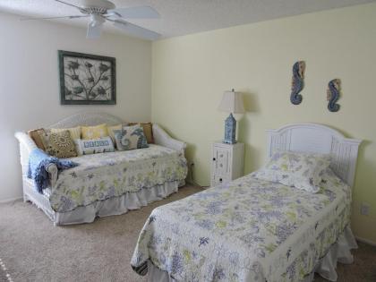 Family style resort condo on Sanibels quiet west end - Blind Pass E108 - image 9