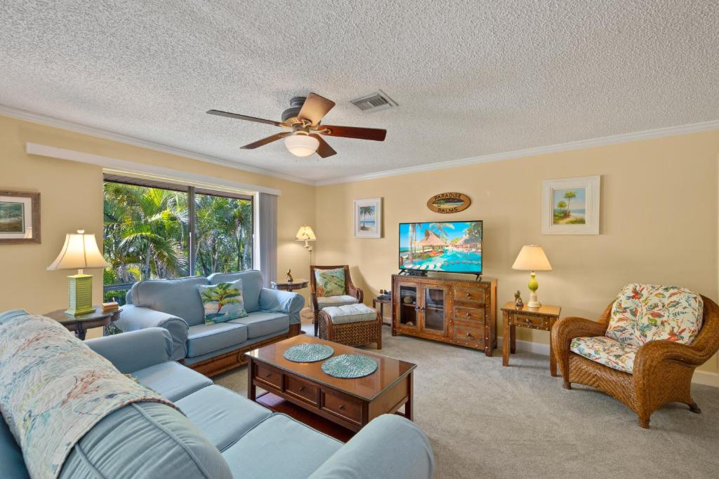 Enjoy sunsets at Sanibel's hidden gem resort condo - Blind Pass E201 - image 2