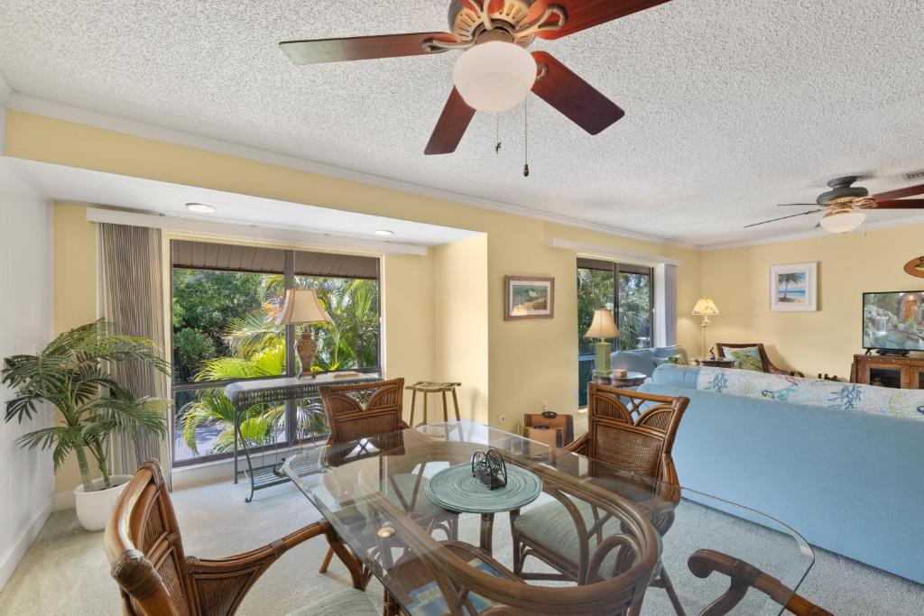 Enjoy sunsets at Sanibel's hidden gem resort condo - Blind Pass E201 - image 4