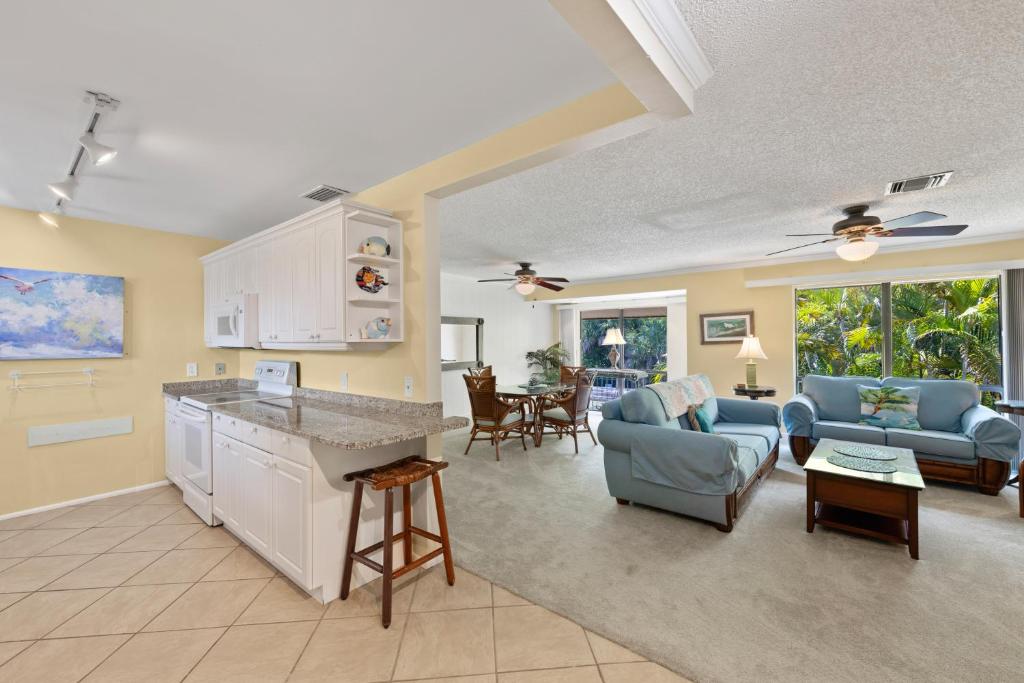 Enjoy sunsets at Sanibel's hidden gem resort condo - Blind Pass E201 - image 5