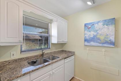 Enjoy sunsets at Sanibel's hidden gem resort condo - Blind Pass E201 - image 8