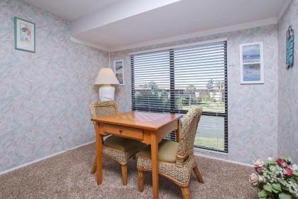 Family style beach resort condo on quiet Sanibel - Blind Pass E204 - image 2