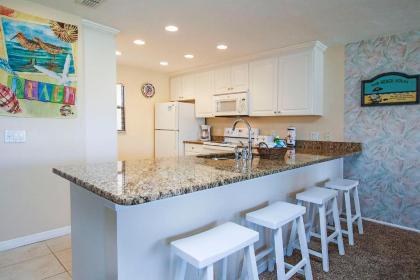 Family style beach resort condo on quiet Sanibel - Blind Pass E204 - image 4