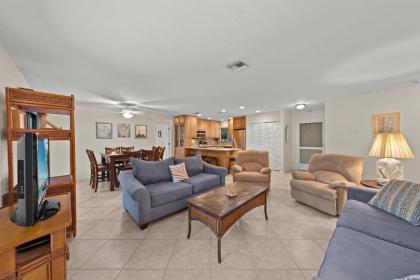 Hidden gem private condo with room for the family - Blind Pass F110 - image 5