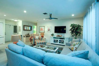 Quiet condo within walking distance to Bowman's Beach - Blind Pass B102 - image 15