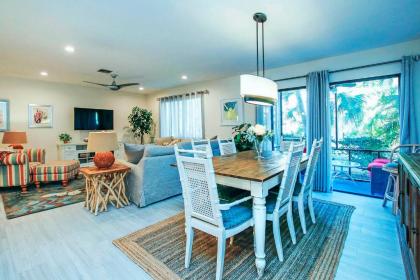 Quiet condo within walking distance to Bowman's Beach - Blind Pass B102 - image 2