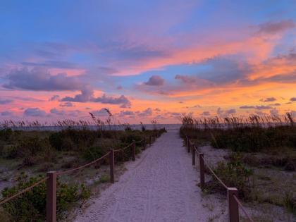 Enjoy sunsets at spacious condo by Bowman's Beach - Blind Pass B105 - image 5