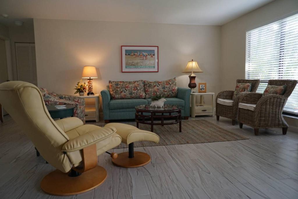 Peaceful resort condo on Sanibel's secluded west end - Blind Pass B111 - main image